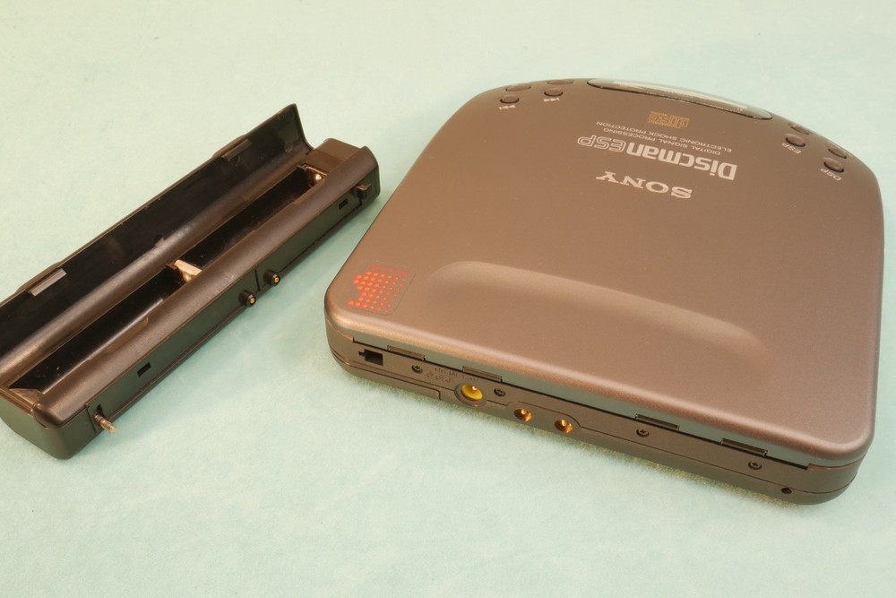 Sony D-321 Discman :: Restored :: Complete Set