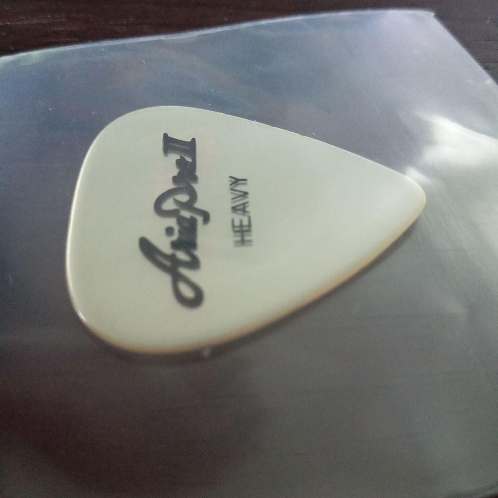 Ariapro II EARTHSHAKER pick