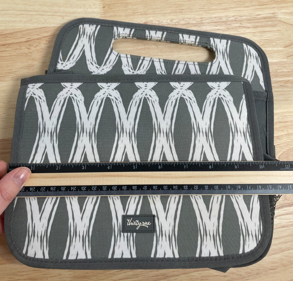 Thirty-One Deluxe Double Duty Caddy Gray White Windswept Diamonds Pattern
