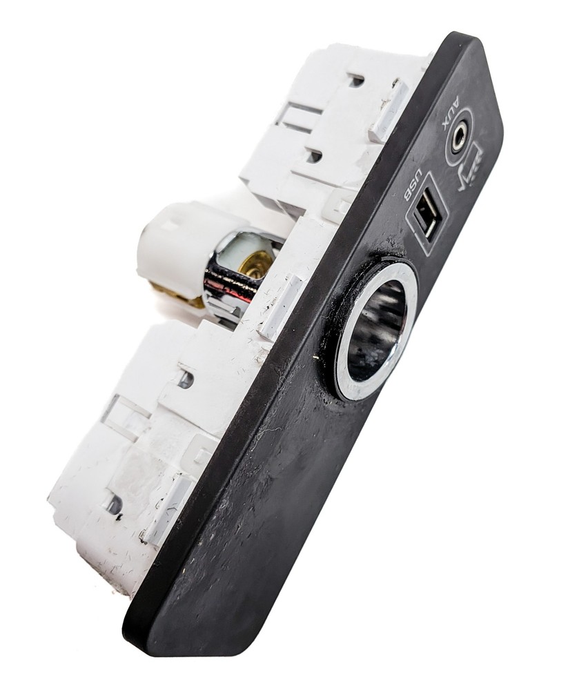 2014 RANGE ROVER SPORT (L494) AUXILIARY AUX IN INPUT USB 12V POWER SOCKET PANEL