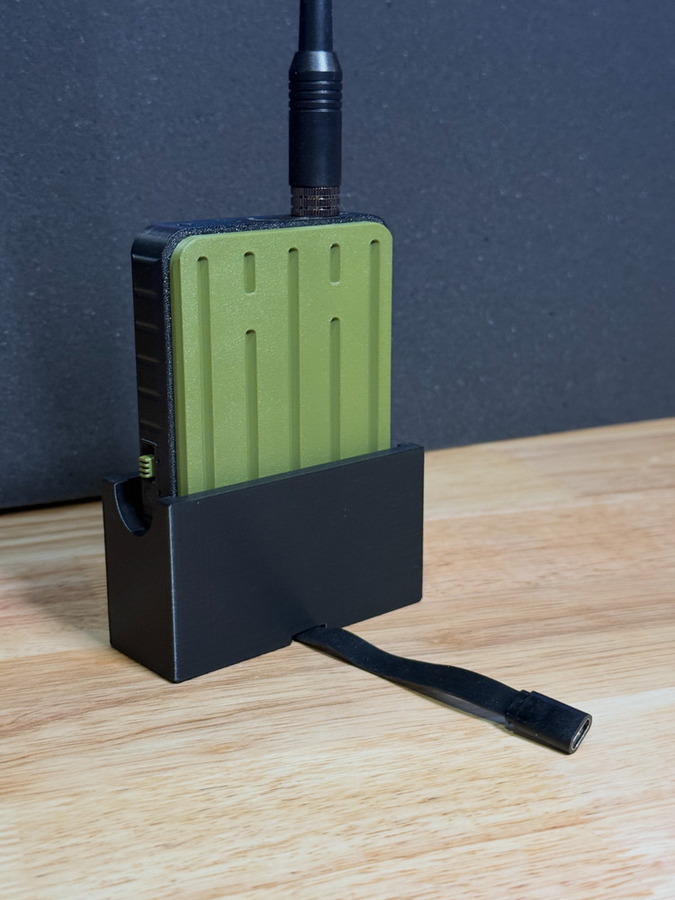 Meshtastic LILYGO T-Deck Radio Charging Dock