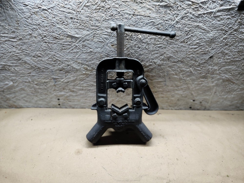 Pipe Vise, The Ridge Tool Co. 2 1/2" Capacity  Pipe Vise