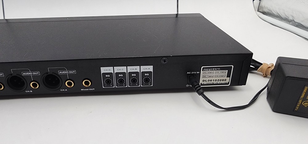 IDOLpro VHF-638 Wireless Microphone system