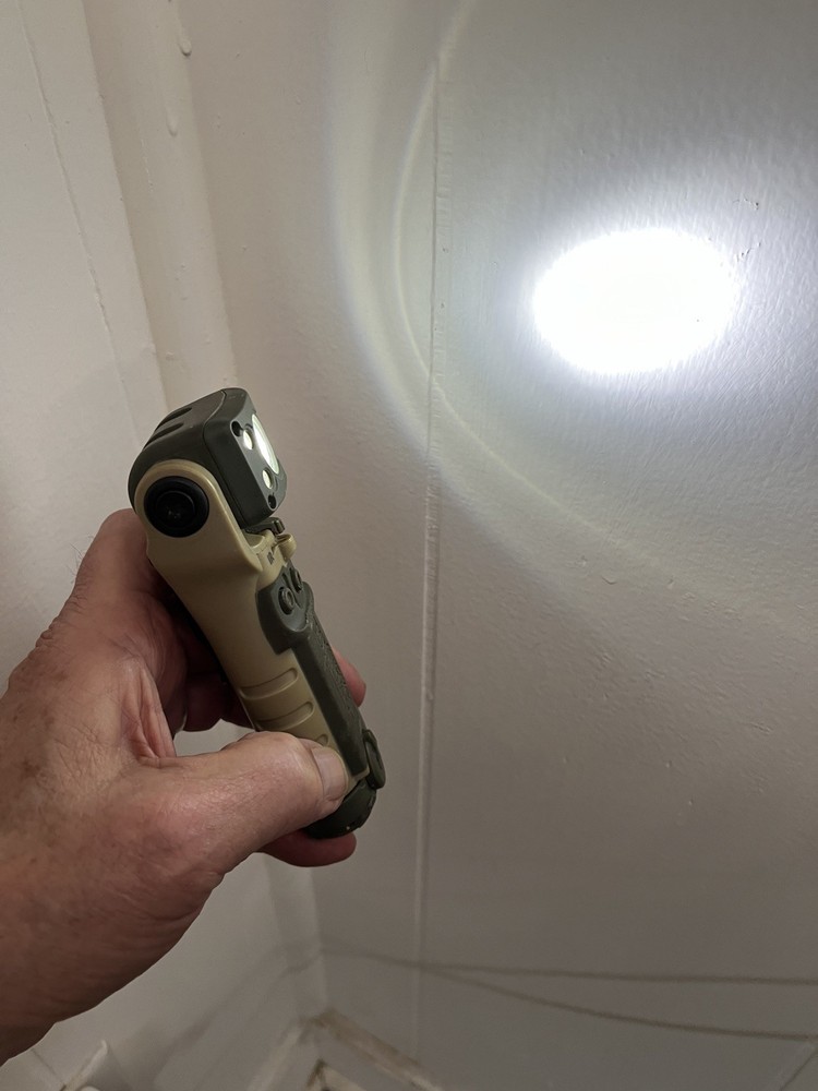 ENEGIZER HARD CASE FLASHLIGHT HCT2GAA (NOTE: SWITCH ISSUE) Camping Hiking
