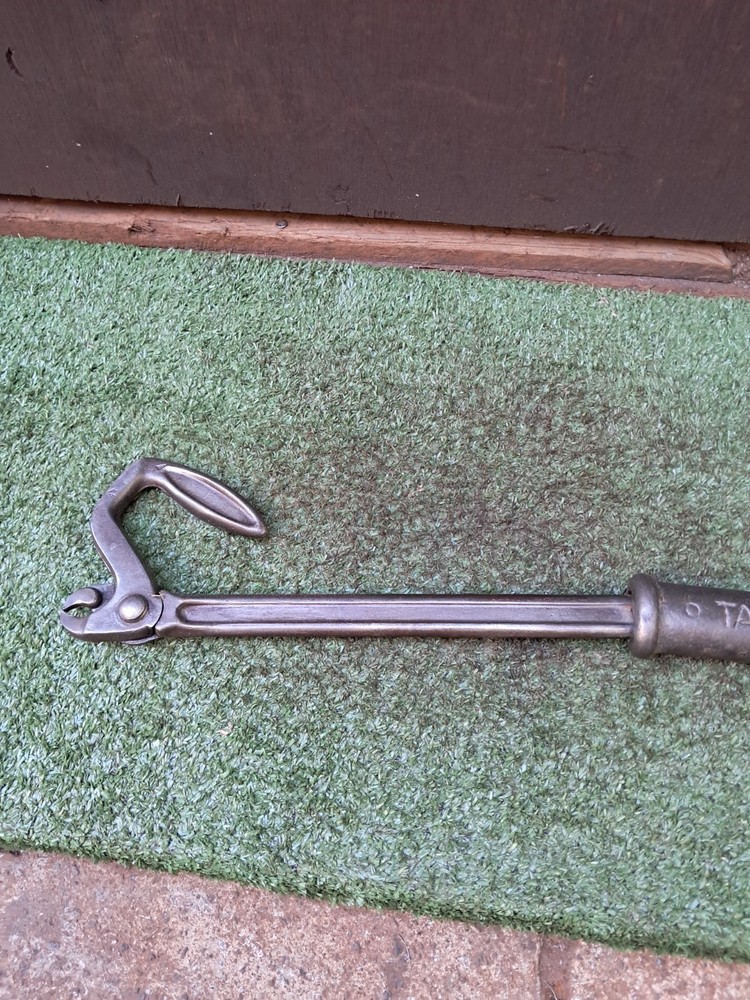 Vintage Tapiara Nail Puller. Pallet Wood Nail Pulling Old Tool (#112)