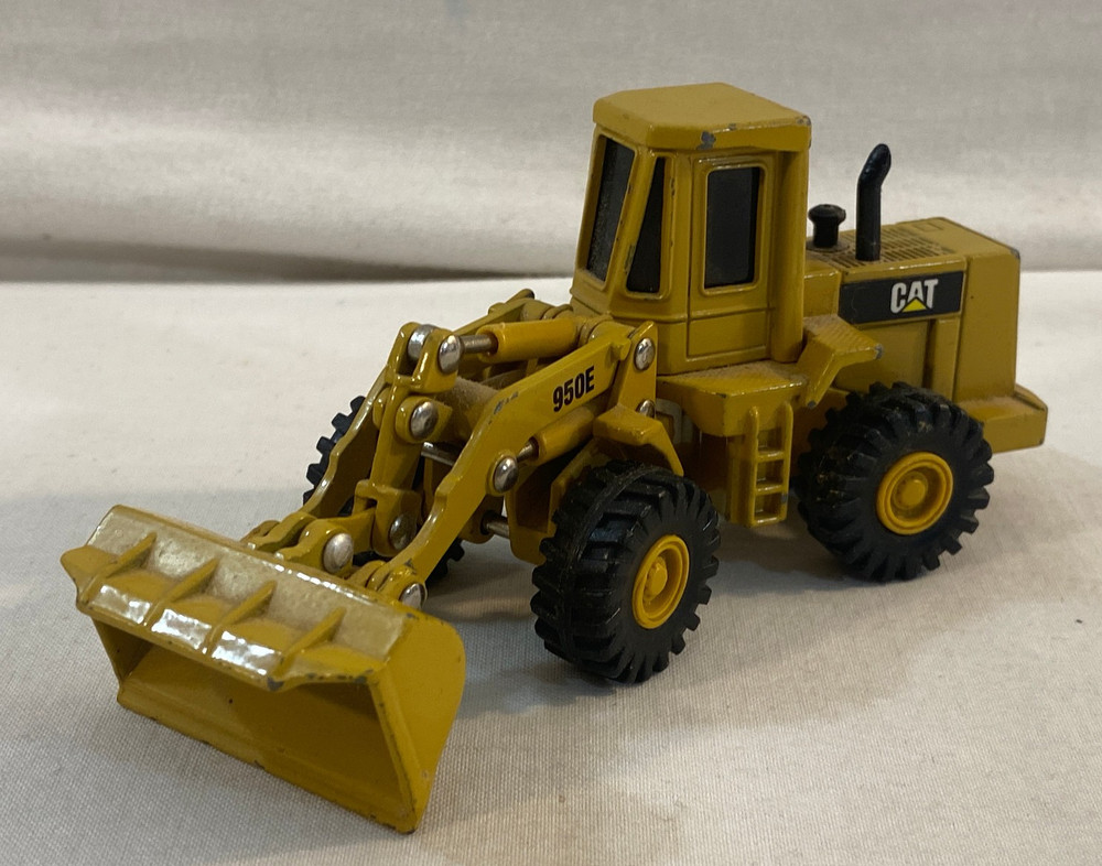 Pair ERTL Diecast CAT Dump Truck + Front Loader Toys