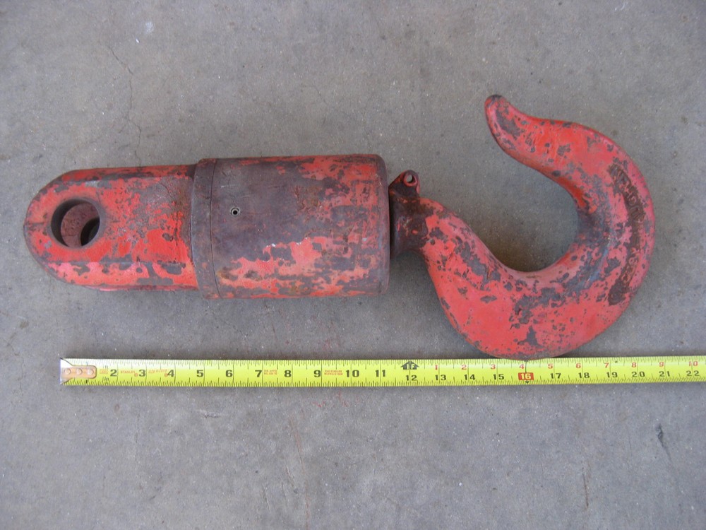 Crane lifting swivel hook