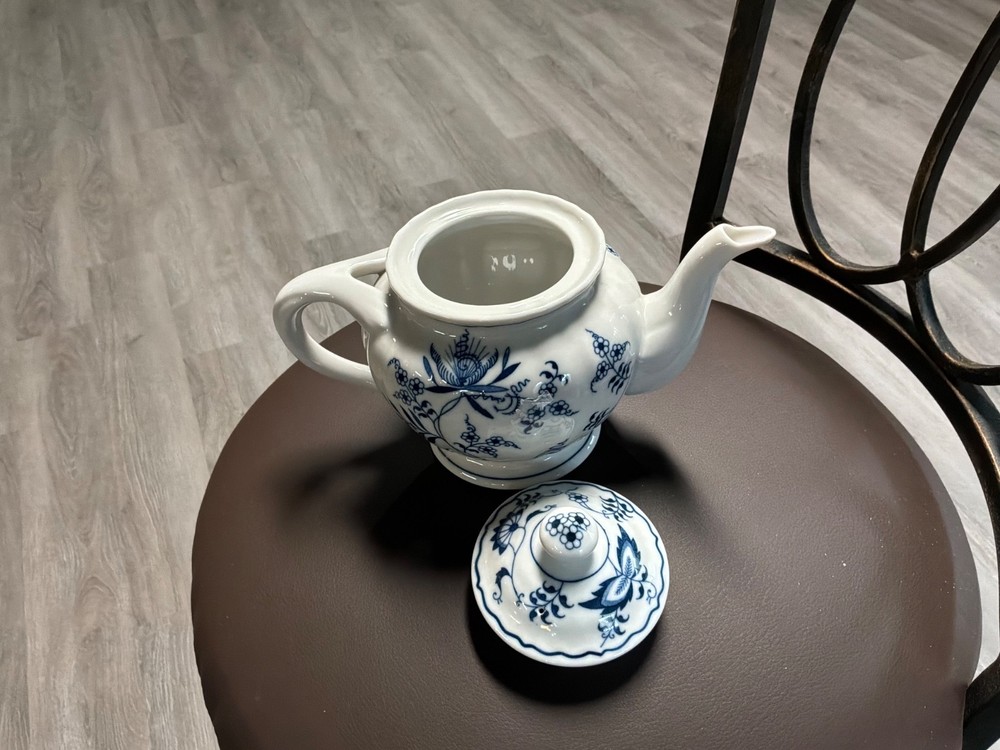 Blue Danube Teapot Tea Server Blue Onion blue and white