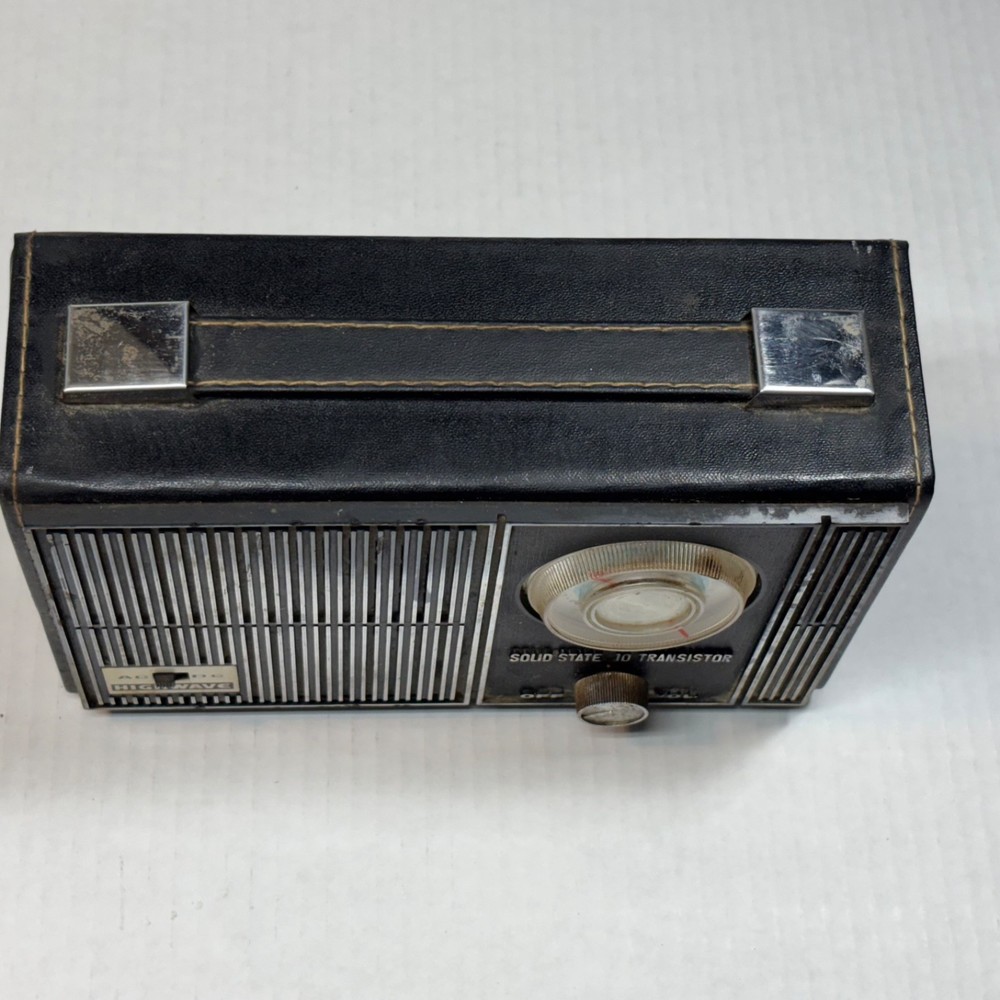 Vintage Highwave AC-DC Solid State 10 Transistor, Black Plastic Case Korea