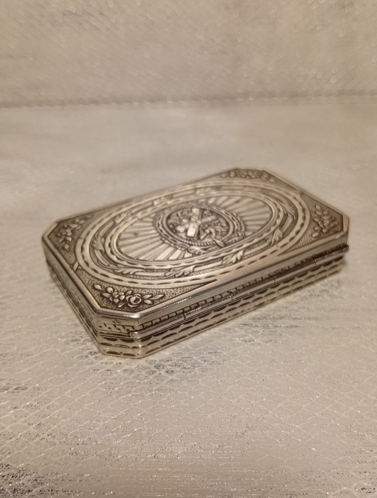 Solid Silver Snuff Box, German 1890, Louis XV Style.
