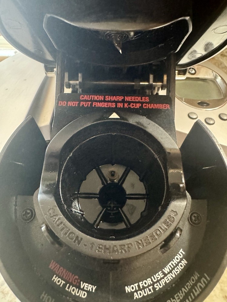 Keurig B60 Single Cup Brewing System Coffee Maker Black Silver *Tested*