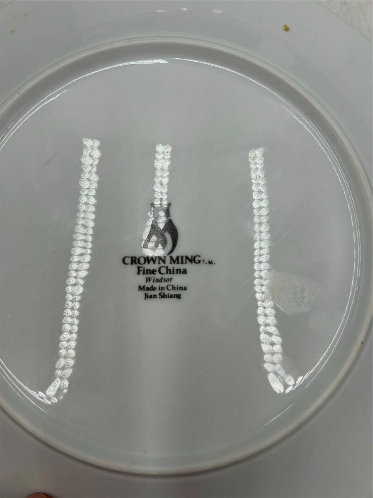 4) CROWN MING WINDSOR DINNER PLATES