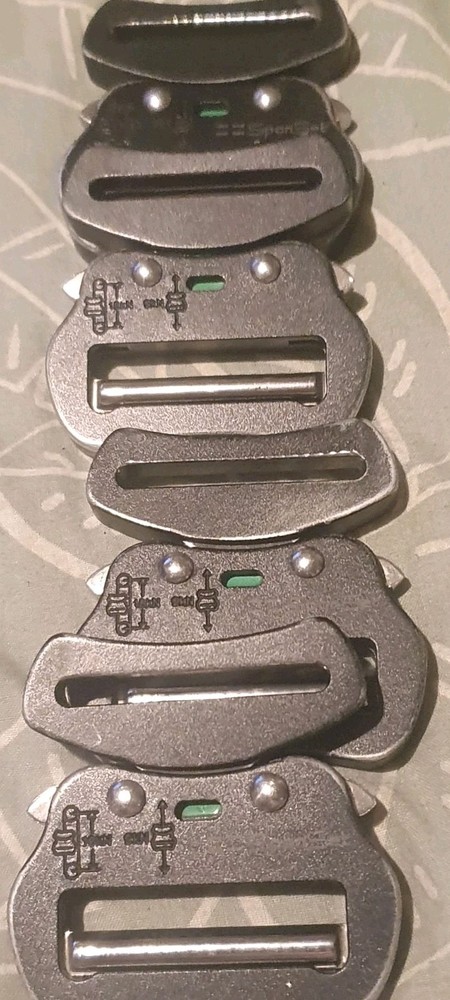 QUICK RELEASE HARNESS BUCKLES (x4)