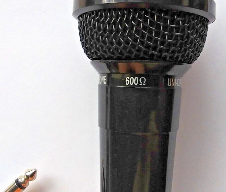 Dynamic Uni Directional 600 Ω Microphone for Voice, Sound Effects, Computers NEW