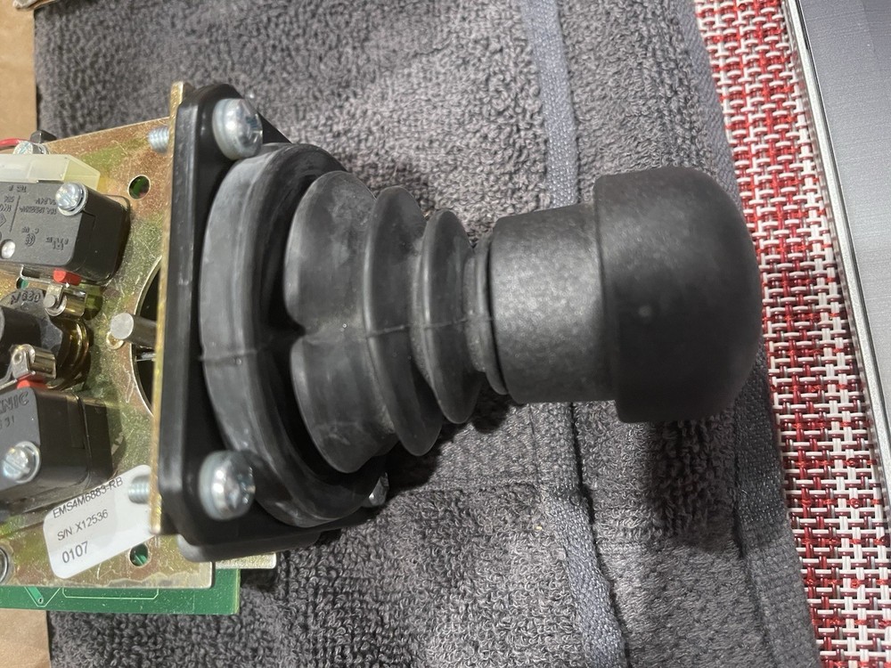 OEM CONTROLS EMS4M6883-RB JOYSTICK CONTROLLER NEW.