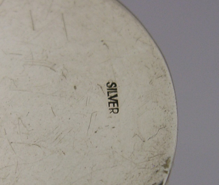 BEAUTIFUL SOLID SILVER ROSES PILL BOX c1950 26g
