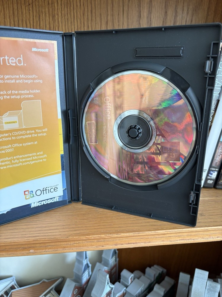 Microsoft Office 2003 Student & Teacher Edition – Complete w/ Disc UNTESTED