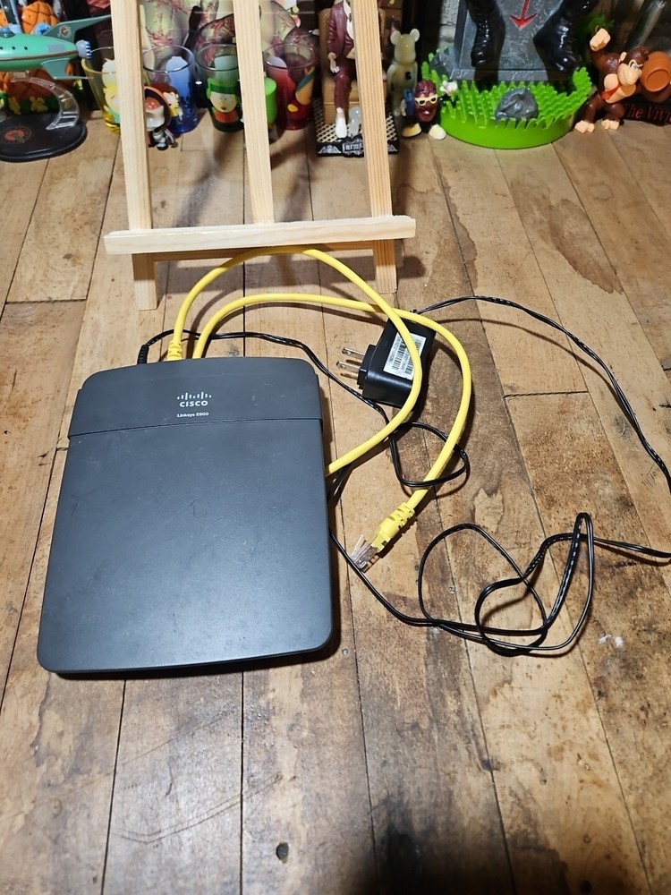 Cisco Linksys E900 With Adapter