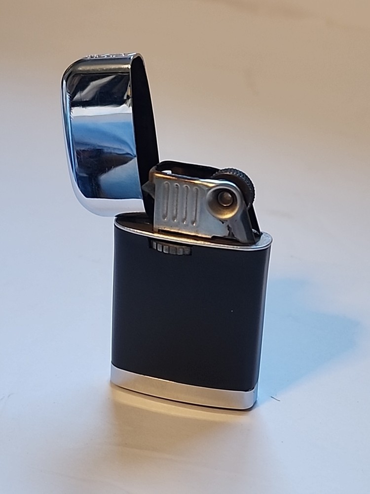 Vintage Ronson Lighter Black Silver Cigarette Lighter