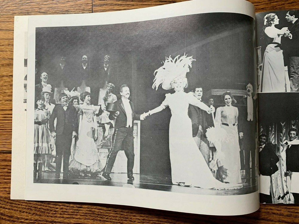 REDUCED!!! MINT !!!! VINTAGE!!! HELLO DOLLY BROADWAY PROGRAM