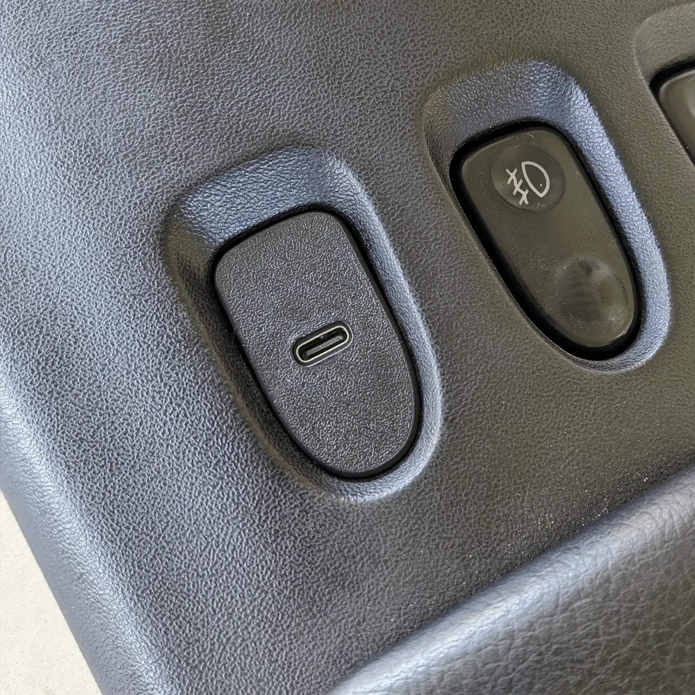 [FD3S RX-7] Center Console Button - USB C Passthrough