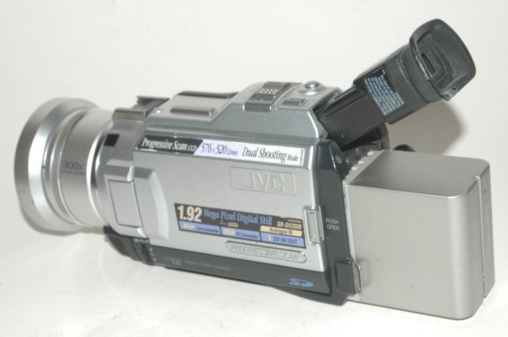 JVC Digital GR-DV2000E camcorder