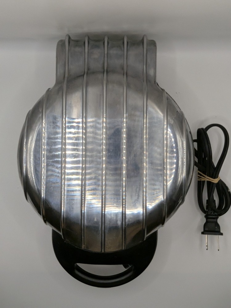 Villaware Waffle Tone Belgian Waffle Maker Baker Model 2004 TESTED