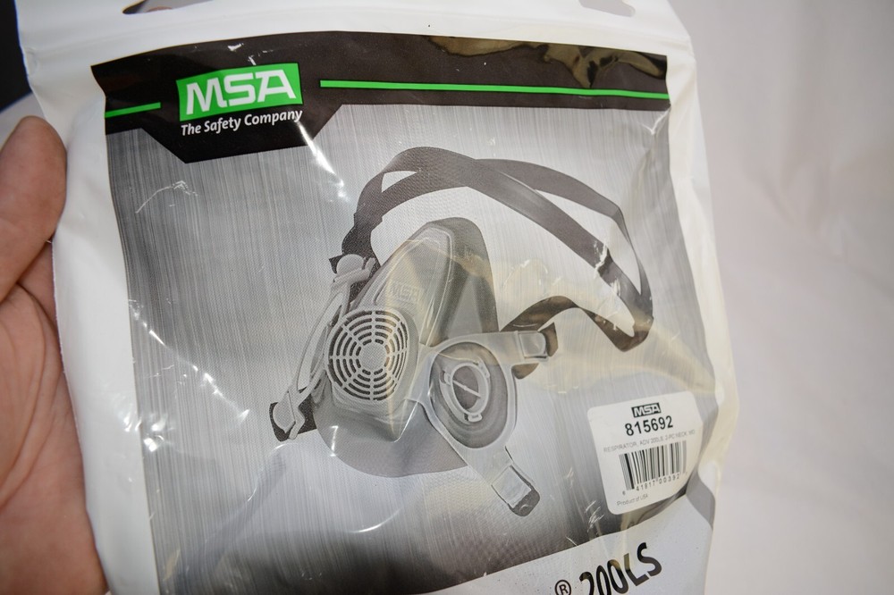 1pc Advantage 200 LS Respirator, with 2-Piece Neckstrap, Medium, Blue