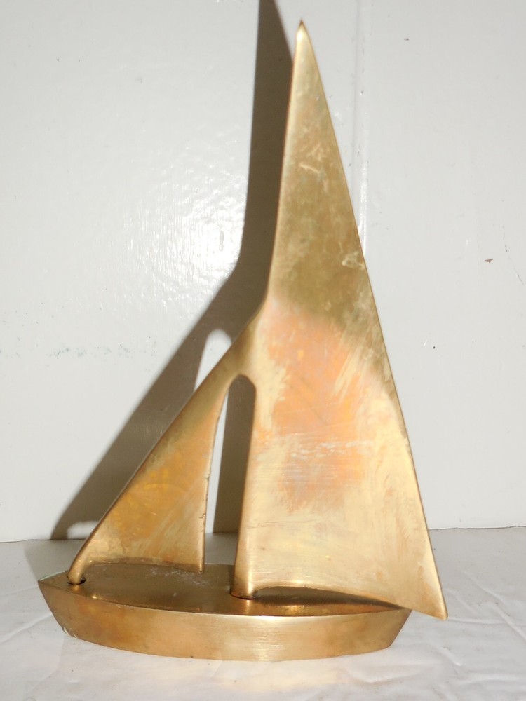 VINTAGE SOLID BRASS FIGURINE SCULPTURE SAILING BOAT DESIGN