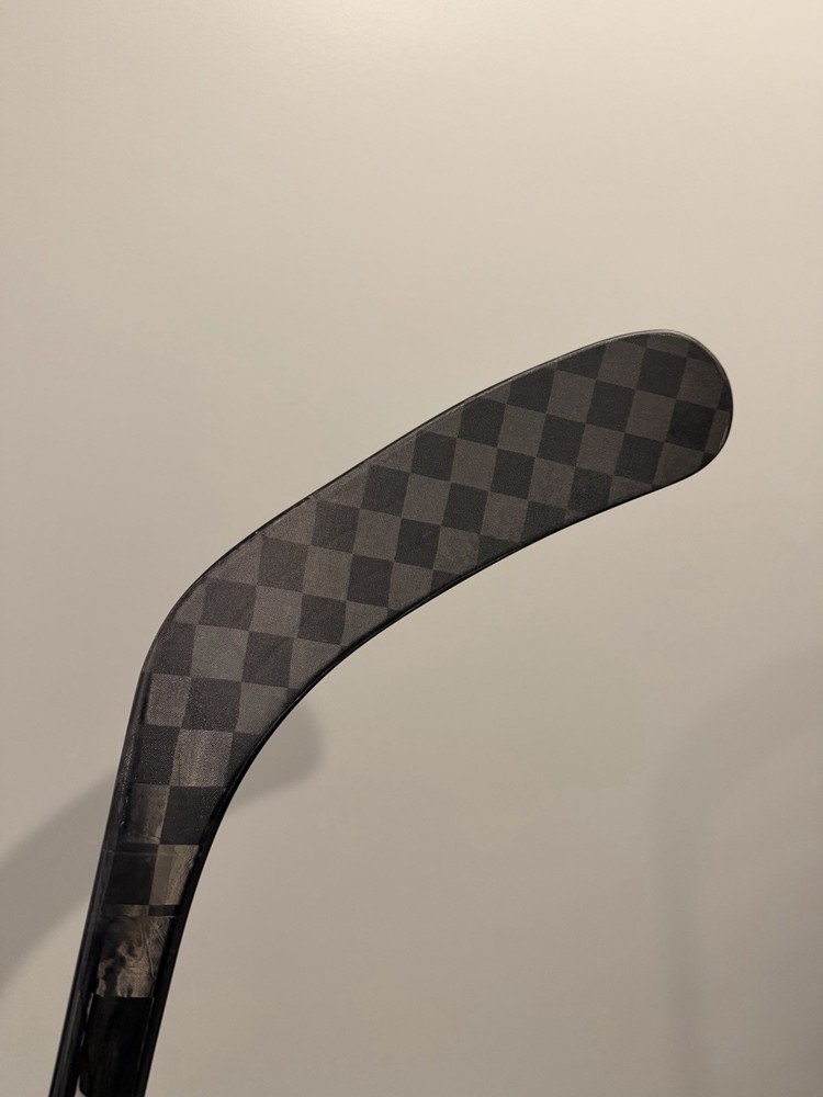 Bauer Vapor FlyLite Stick - Senior / Right / 65 Flex / P90TM