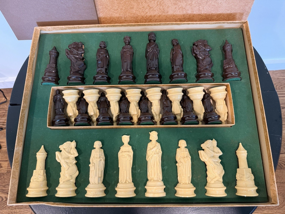 Vintage Renaissance Chess Set Figural E.S. Lowe Complete w Box Display Decor