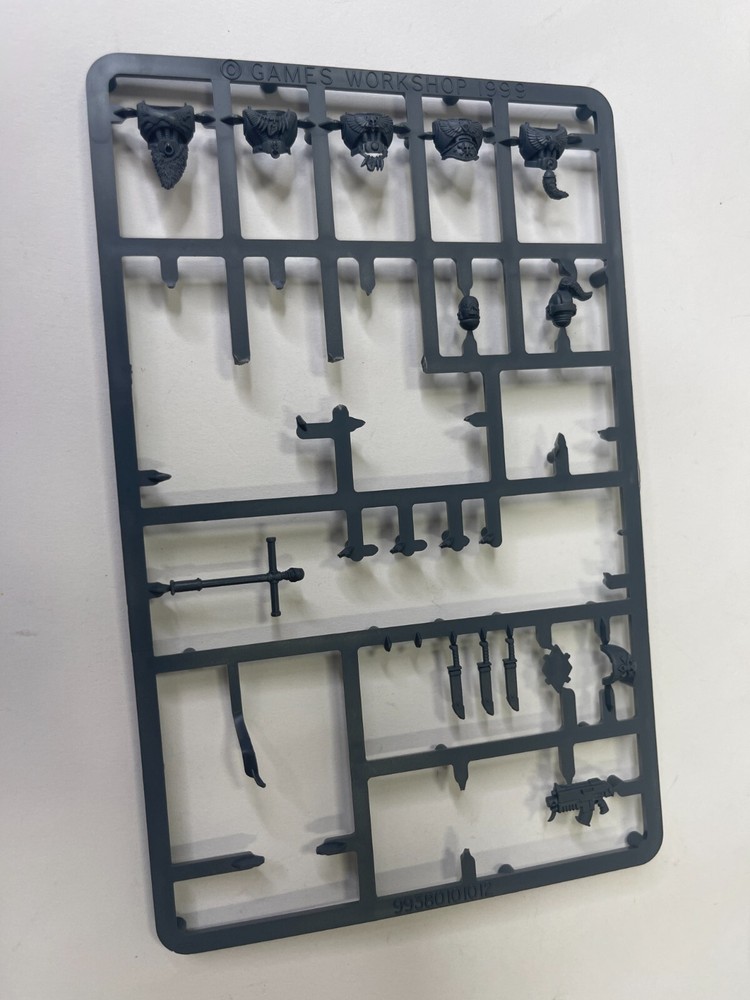 Warhammer 40K Bits - Space Marines Torso on Sprue - Partial No. 1