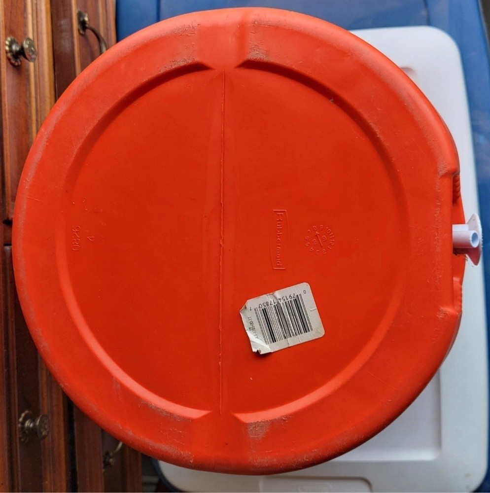 5 Gallon Rubbermaid Drinking Water Dispenser