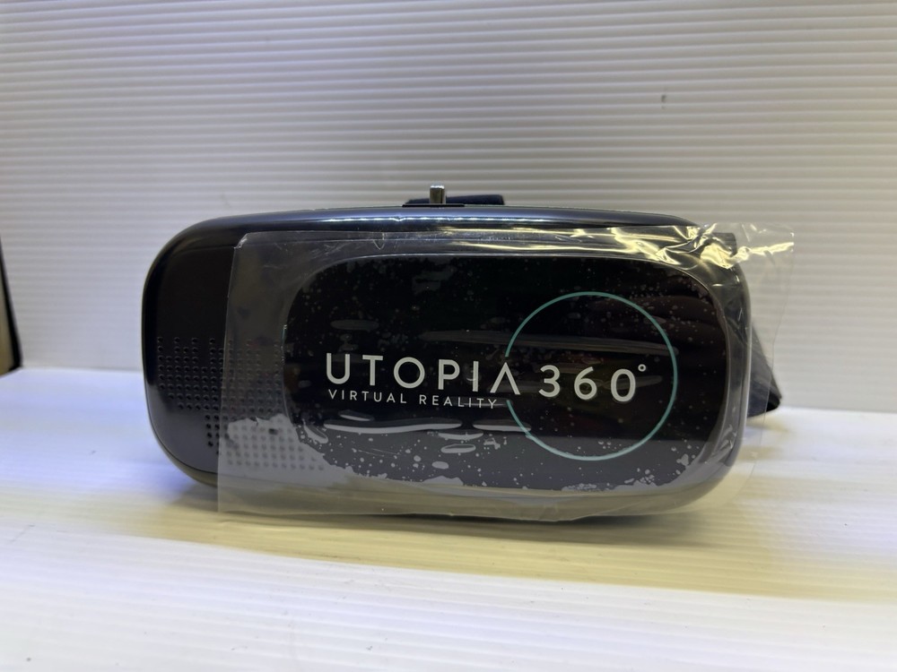 Utopia 360 Virtual Reality 3D Headset + Bluetooth Controller In Box