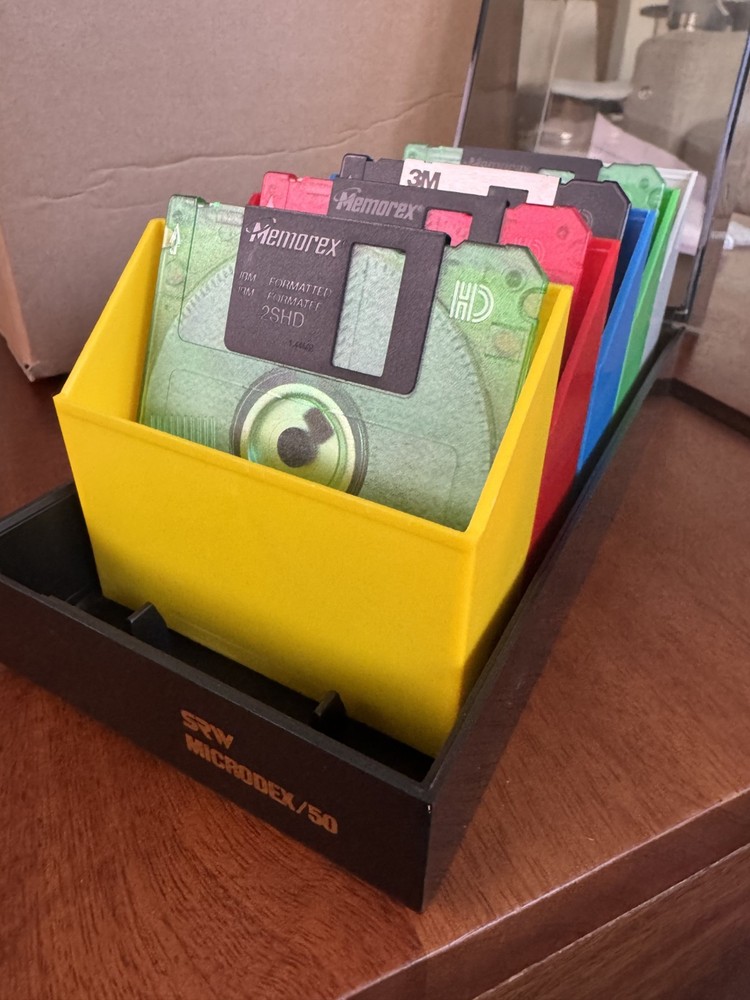 25 disc EMPTY 3.5 inch floppy disk storage case