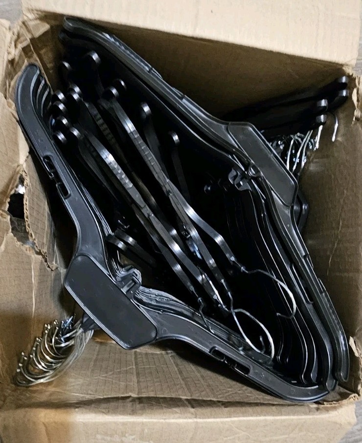 Clothes Hangers, Black, Plastic, (98PACK)