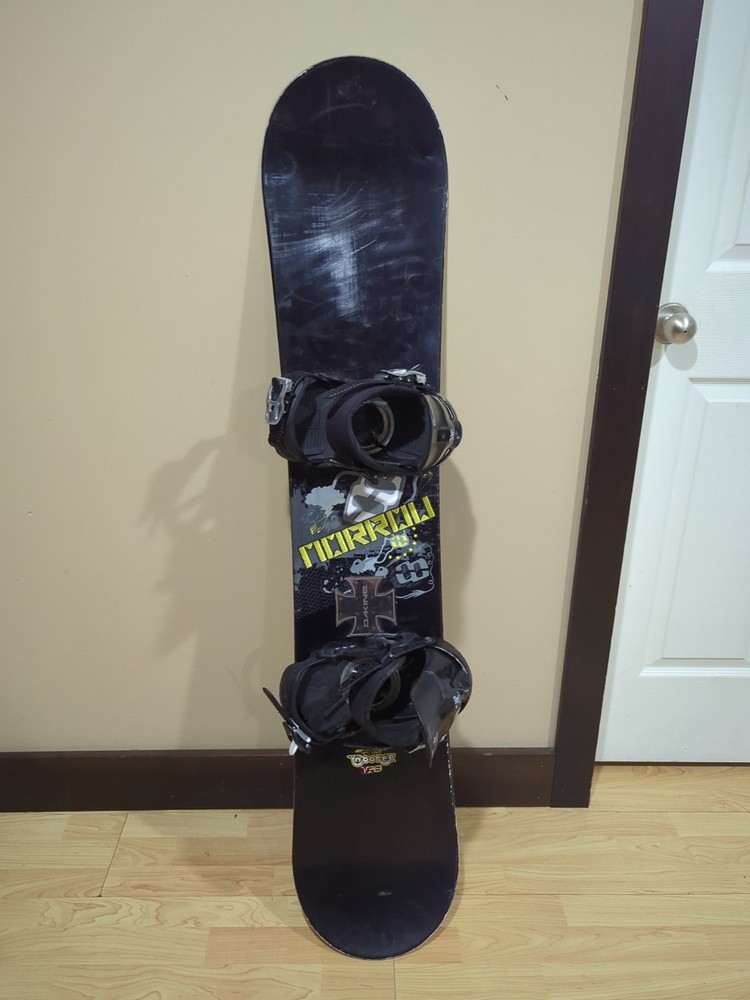 Morrow snowboard 138cm with rossignol bindings size Small.