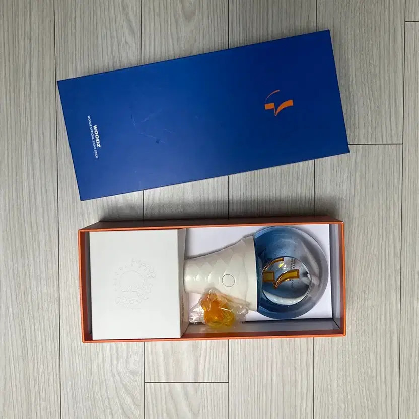 WOODZ Romantic Bell Support Fan