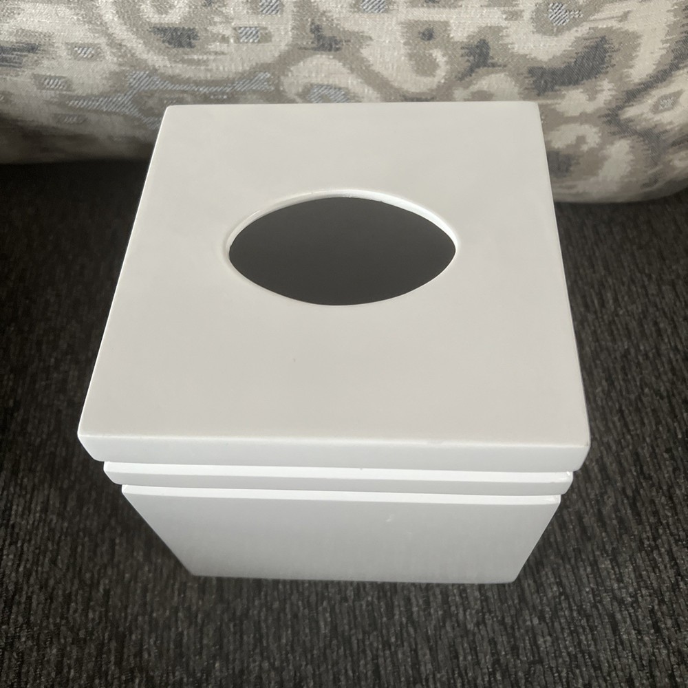 Tissue Box Cover Square White Beautiful (G9)