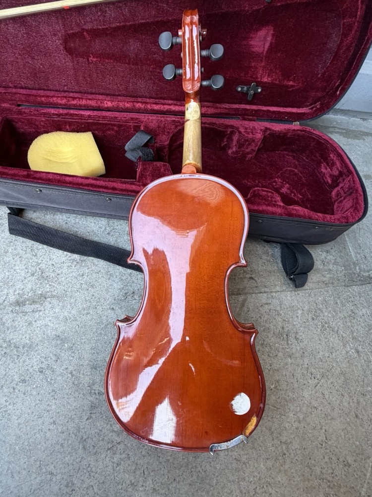 Rosetti Model 4/4 Violin w Carry Case