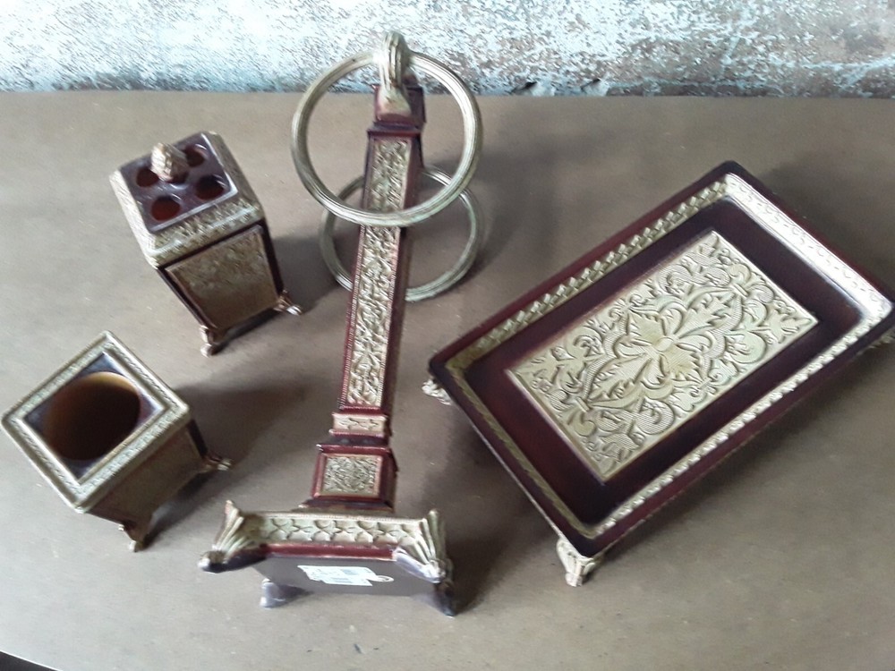 Versailles Maple Series 4pc. Bathroom Set/Ensemble - (Classic Distressed Finish)