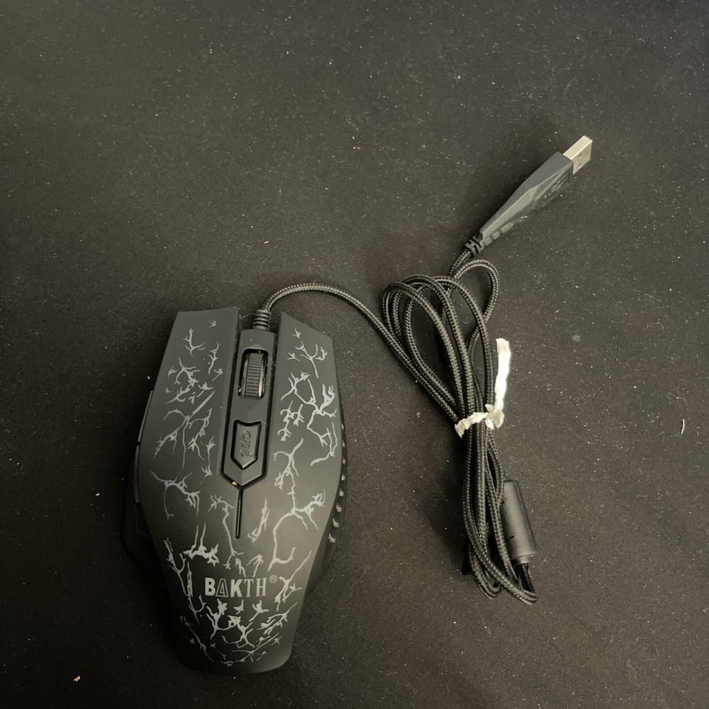 Bakth 6D optical USB gaming computer mouse lights up when powered