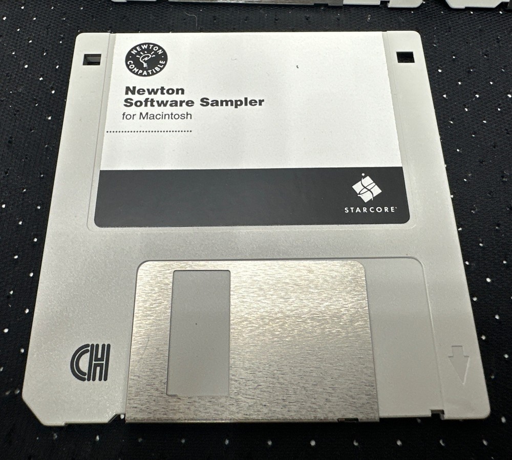 Apple Newton Connection Kit 2.0 for Macintosh ( 3 Disks) + Software Sampler Disk