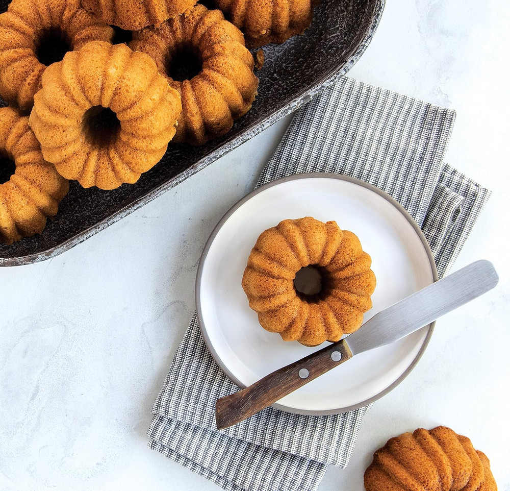Platinum Collection Anniversary Bundtlette Pan