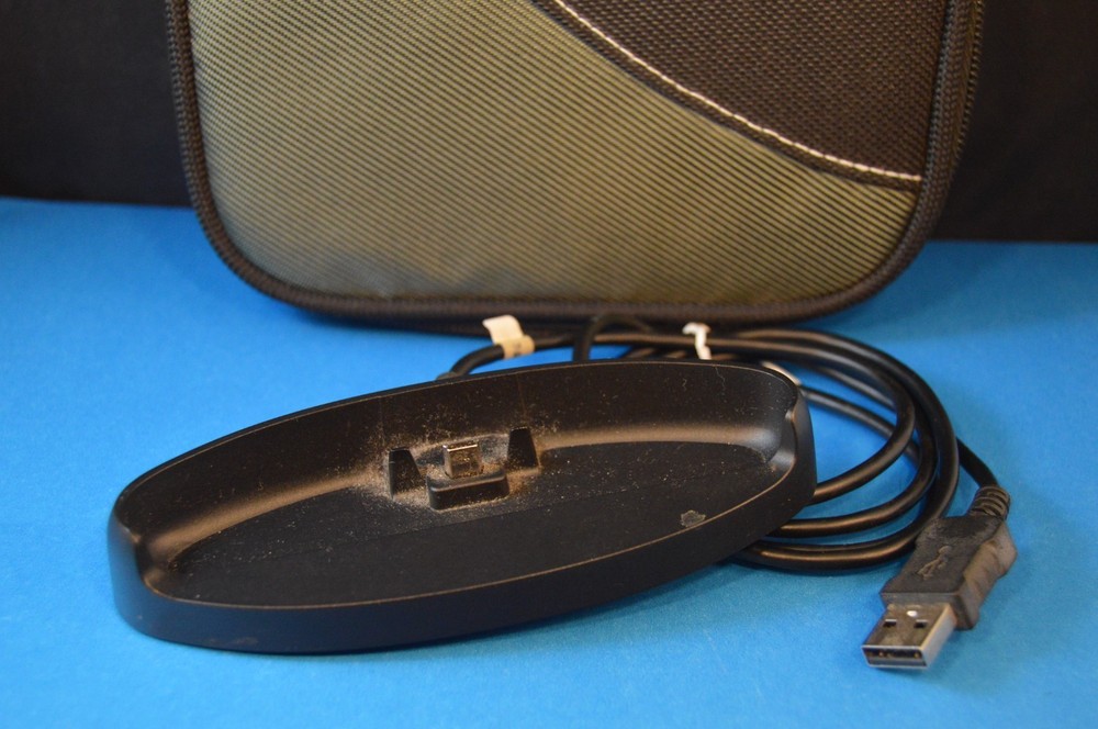 TomTom CARRYING - STORAGE CASE & CHARGING BASE Navigation GPS car auto Direction
