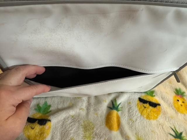 Elecom Zeroshock White Padded Computer Tablet Case est size 13.5"x10.5"