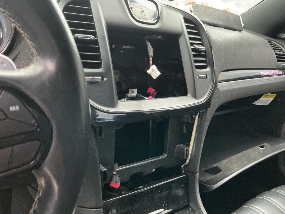 300 2019 Glove Box 5020395