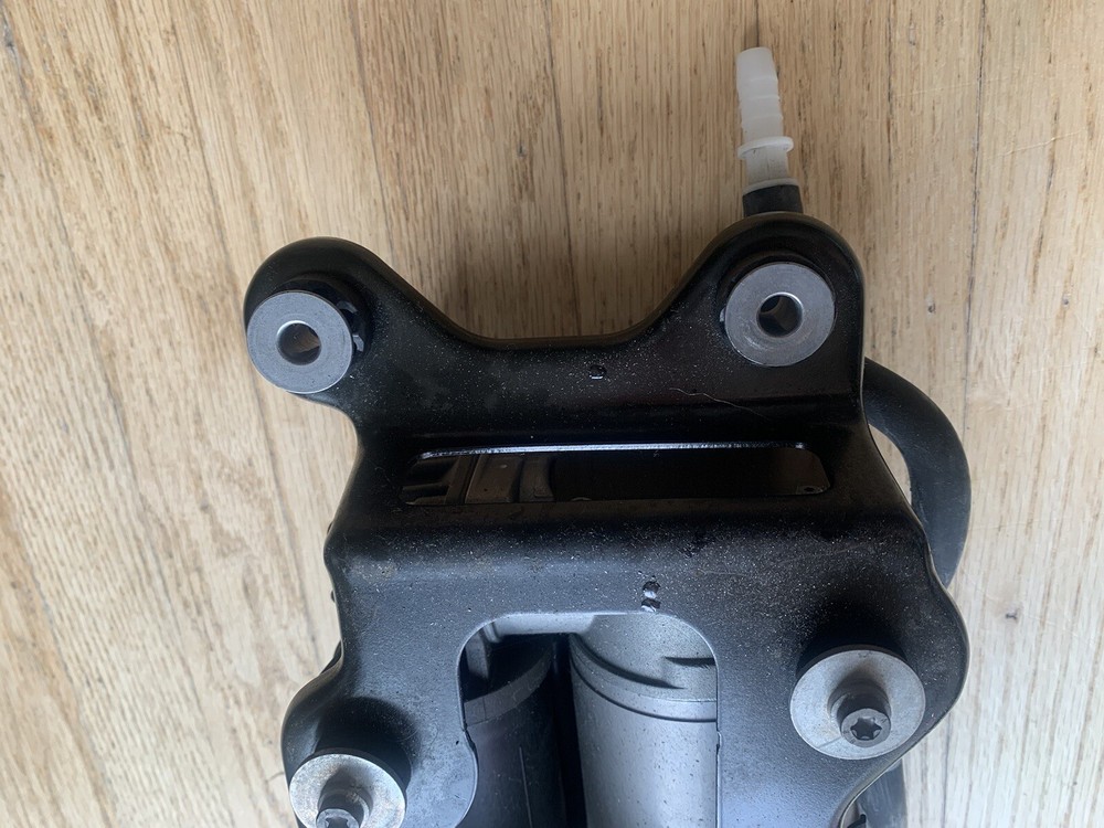 BMW X5 - AIR Suspension Compressor OEM
