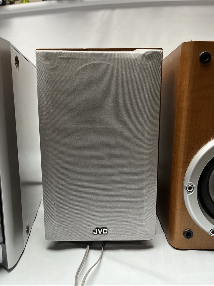 JVC FS-G5 Compact Stereo System 5-CD Changer & Speakers