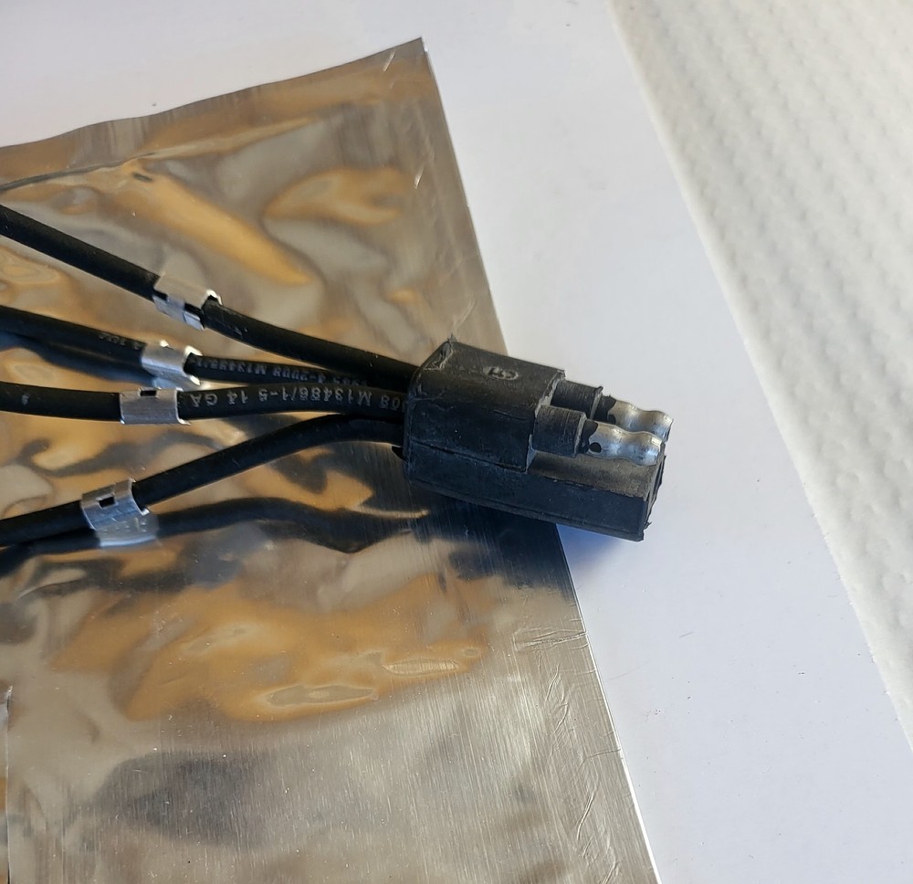 AM General NSN 5935-01-415-4392 Electrical Connector Insert NOS